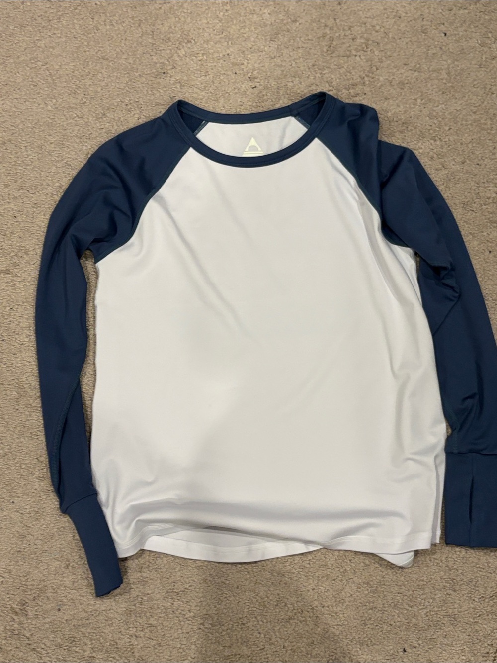 Passenger hiking White & Navy Raglan Long Sleeve Top